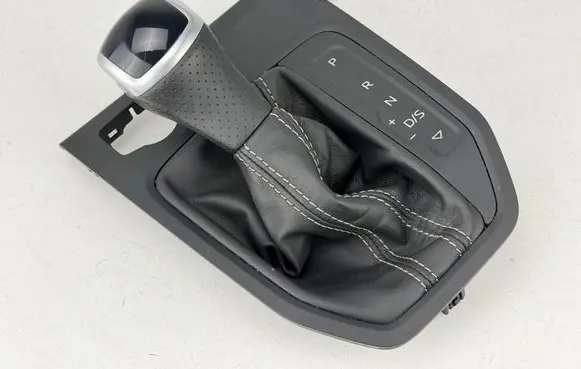 Audi A1 Gear shifter/selector 82C713463 82C713139