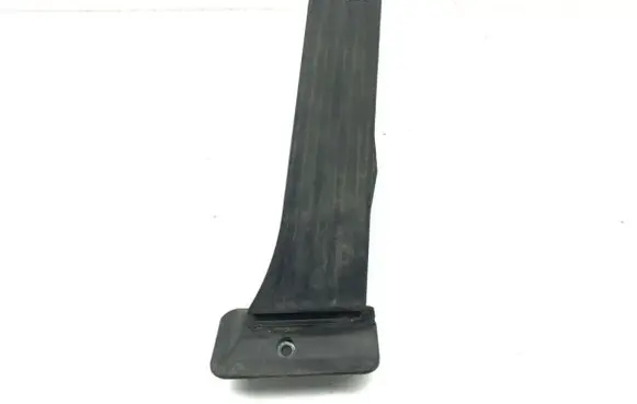 Accelerator throttle pedal