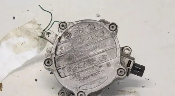 Volkswagen PASSAT B6 Vacuum pump 06D145100E