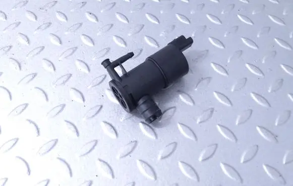 Citroen C4 III e-C4 Windscreen/windshield washer pump 9825894180