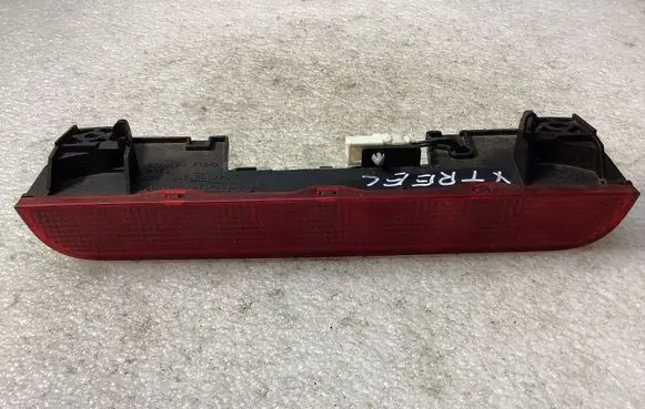 Nissan X-Trail T30 Third/center stoplight P1842