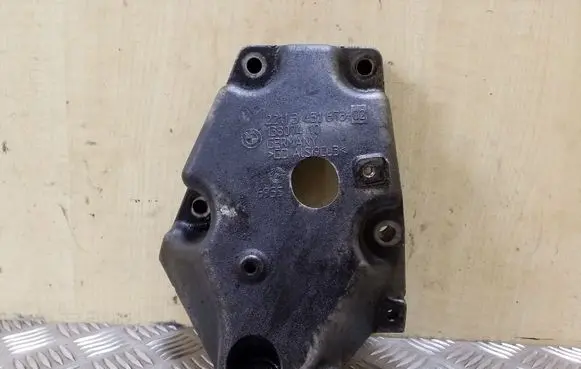 BMW X3 E83 Engine mounting bracket 22113451673 3451673