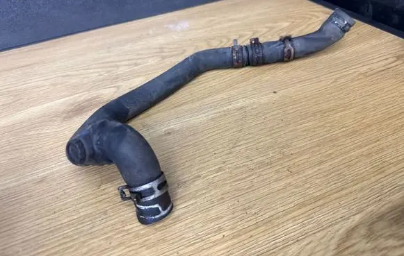 Opel Vivaro Engine coolant pipe/hose