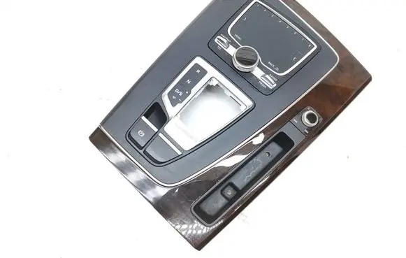 Head unit multimedia control