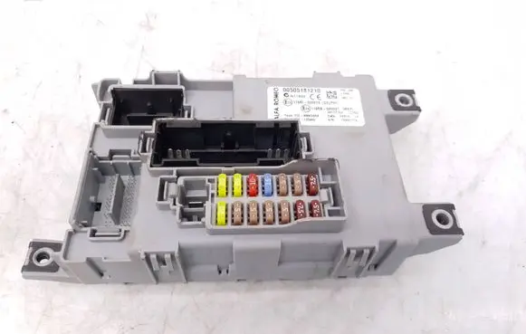 Alfa Romeo Mito Fuse module 00505181210 116RA000021 116RI000674