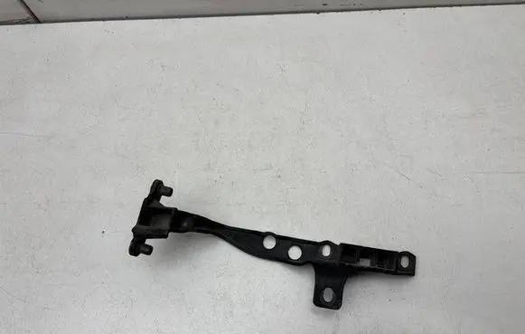 Volkswagen Touareg I Headlight/headlamp mounting bracket 7L0805733