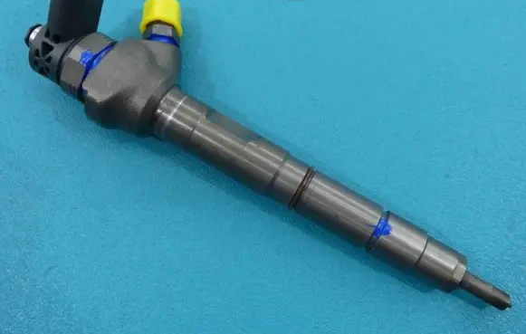 Volkswagen Golf VII Fuel injector 0445110477 IMPRK1170811