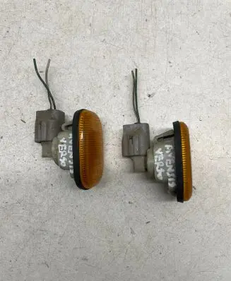 Front fender indicator light