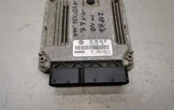 Volkswagen Touran I Engine control unit/module 03G906016BT 0281011761
