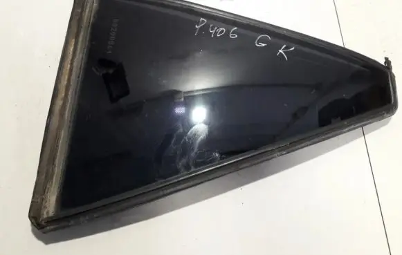 Rear vent window glass