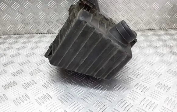 Volkswagen Fox Air filter box 5Z0000183B