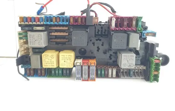Mercedes-Benz Sprinter W907 W910 Fuse module A9075450100