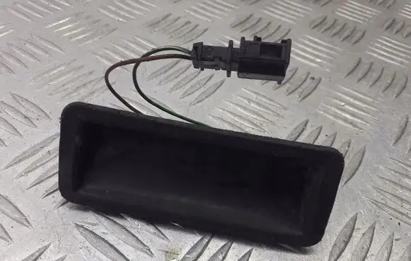 Skoda Fabia Mk1 (6Y) Tailgate/boot open switch button 6Y0827574