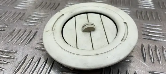 Chrysler Grand Voyager V Air vent grill in roof 