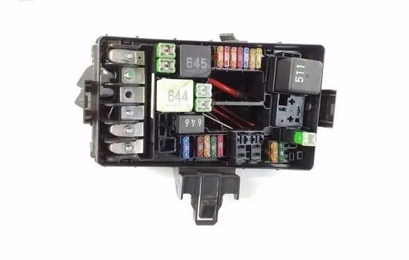 Volkswagen Golf VII Fuse module 