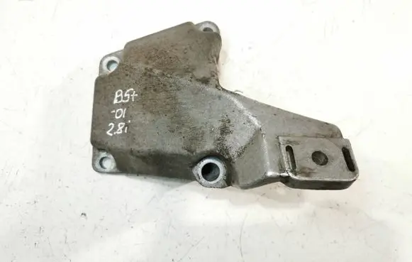 Volkswagen PASSAT B5.5 Engine mounting bracket 8D0199307G