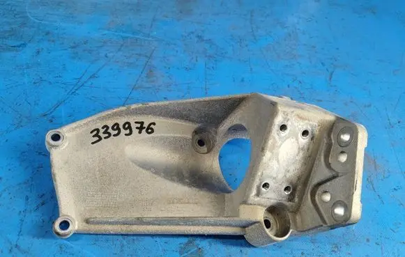 Volvo XC70 Gear shift cable bracket 31370633