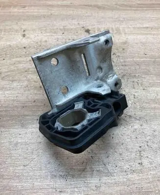 BMW 5 F10 F11 Radiator mount bracket 7575247 7186513