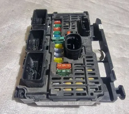 Peugeot 807 Fuse module 9661682880 S118983005Q BSML0500
