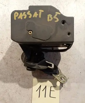 Volkswagen PASSAT B5 Front seatbelt 3B0857706