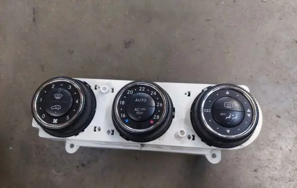 Mercedes-Benz ML W163 Climate control unit A1638204289 5HB96464302