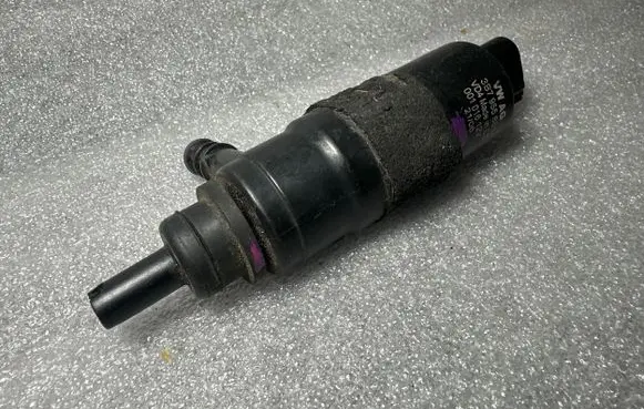Audi A6 S6 C6 4F Headlight washer pump 3B7955681