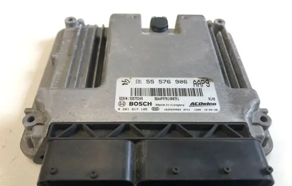 Opel Insignia A Engine control unit/module 55576906 0281017105