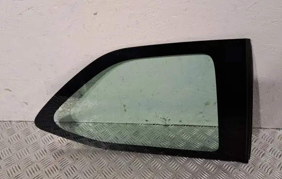 Toyota Auris 150 Rear side window 6271002070 7564102020