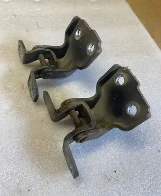 Suzuki SX4 Front door hinge set 