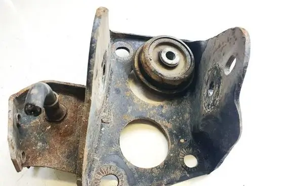 Volkswagen Golf IV Engine mounting bracket