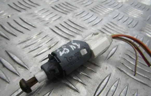 Renault Scenic II - Grand scenic II Brake pedal sensor switch 8200168238b 8200168238-b