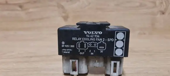 Volvo S70 V70 V70 XC Coolant fan relay 9442934