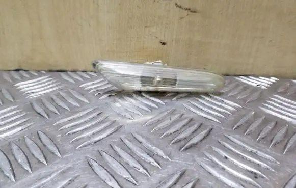 BMW 3 E90 E91 Front fender indicator light 6932998