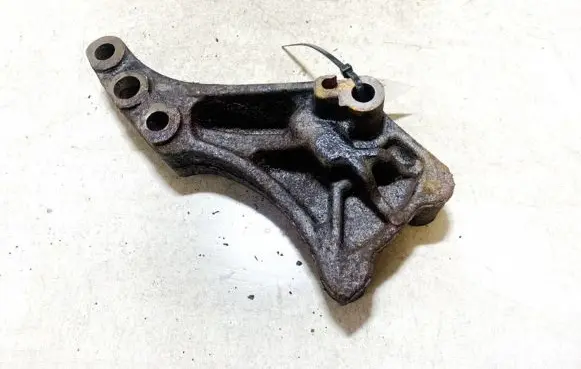 Honda Accord Engine mounting bracket