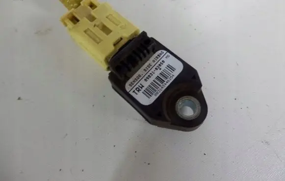 Toyota Auris E180 Airbag deployment crash/impact sensor 8983102140