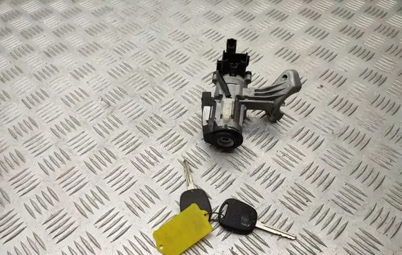 Toyota Corolla E120 E130 Ignition lock 8978302020 45020024