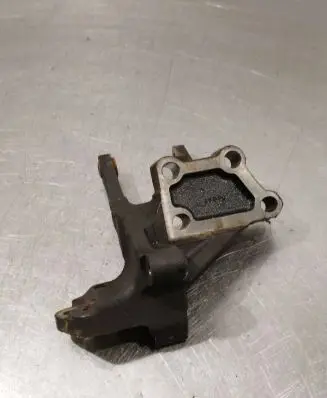 Toyota Avensis T250 Engine mounting bracket 123150R012