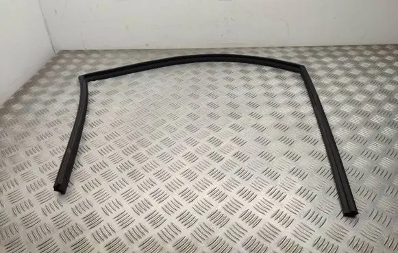 Hyundai Santa Fe Rubber seal front door window/glass 