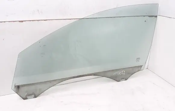 Volvo V50 Front door window glass four-door AS2