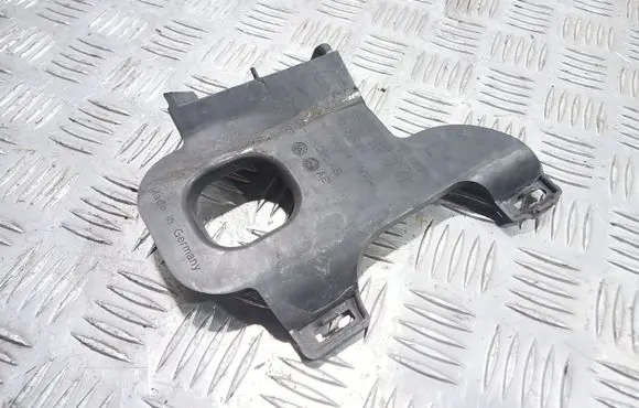 Mercedes-Benz C W204 Front bumper mounting bracket A2048850116