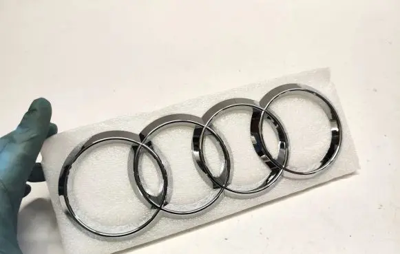 Manufacturer badge logo/emblem