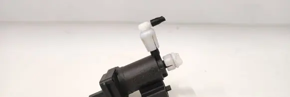 Mercedes-Benz C W203 Turbo solenoid valve A2038000178 N1429