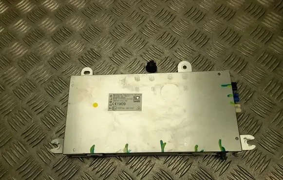 Tesla Model X Comfort/convenience module 107254110A