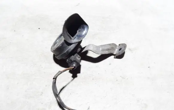 Volkswagen PASSAT B7 Horn signal 5C0951221