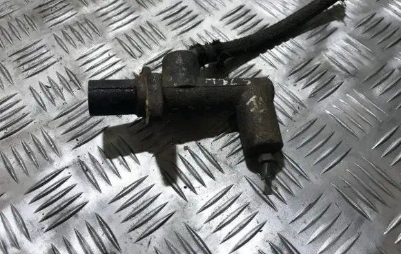 Mazda 323 Clutch master cylinder