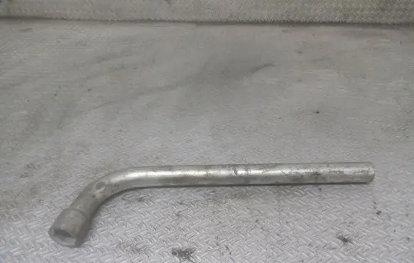 Volkswagen PASSAT B6 Wheel nut wrench 4D0012219A