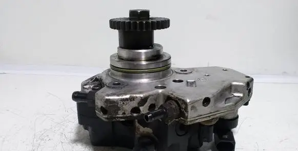 Jeep Grand Cherokee (WK) Fuel injection high pressure pump 0445010095 A6420700201