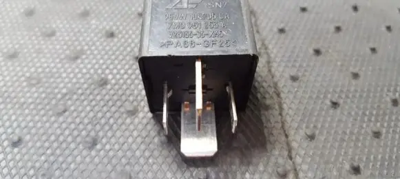 Volkswagen Golf IV Other relay 95VW10K705CA 7M0951253A