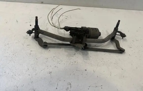 Peugeot 207 Front wiper linkage and motor 0390241540