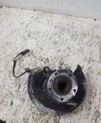 BMW 1 E81 E87 Front wheel hub